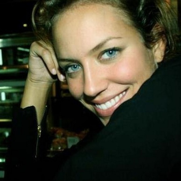 Meet your Posher, Caroline - Picture 1 of 1